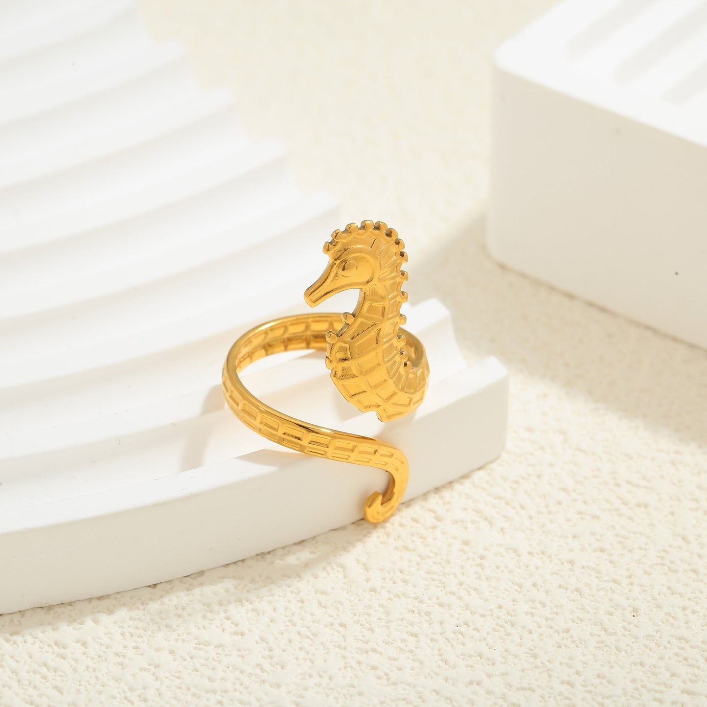 European and American InS-style jewelry rings and bracelets, 18K gold seahorse rings, simple, light luxury and high-end jewelry-0