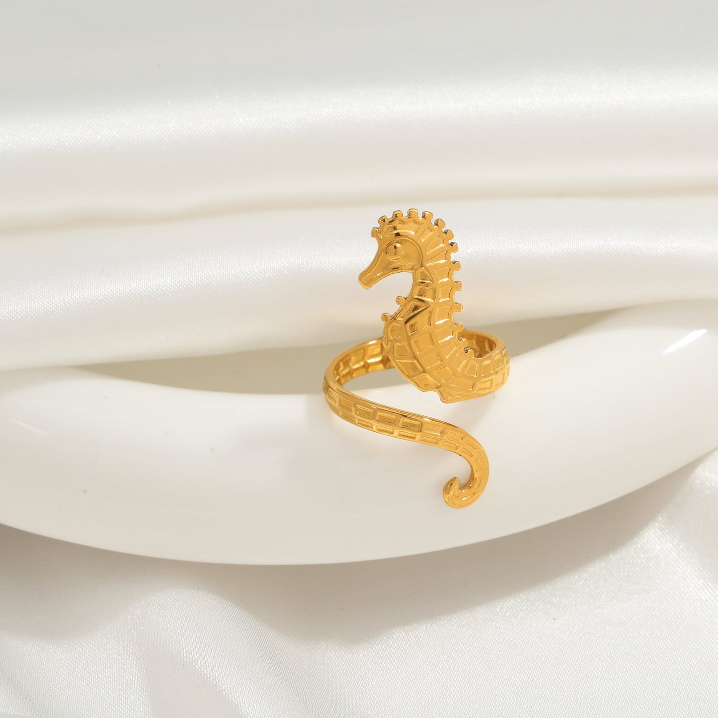 European and American InS-style jewelry rings and bracelets, 18K gold seahorse rings, simple, light luxury and high-end jewelry-2
