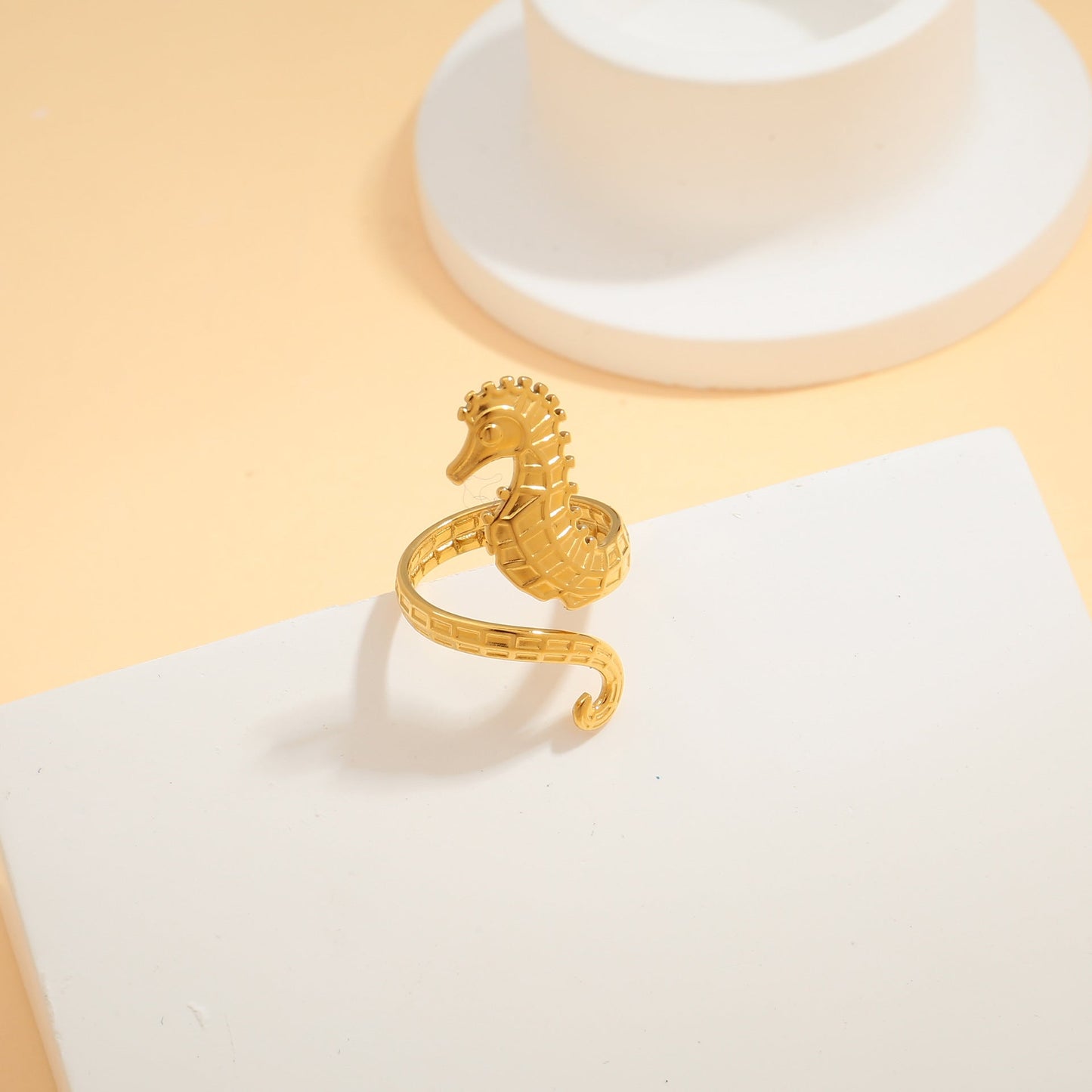European and American InS-style jewelry rings and bracelets, 18K gold seahorse rings, simple, light luxury and high-end jewelry-1