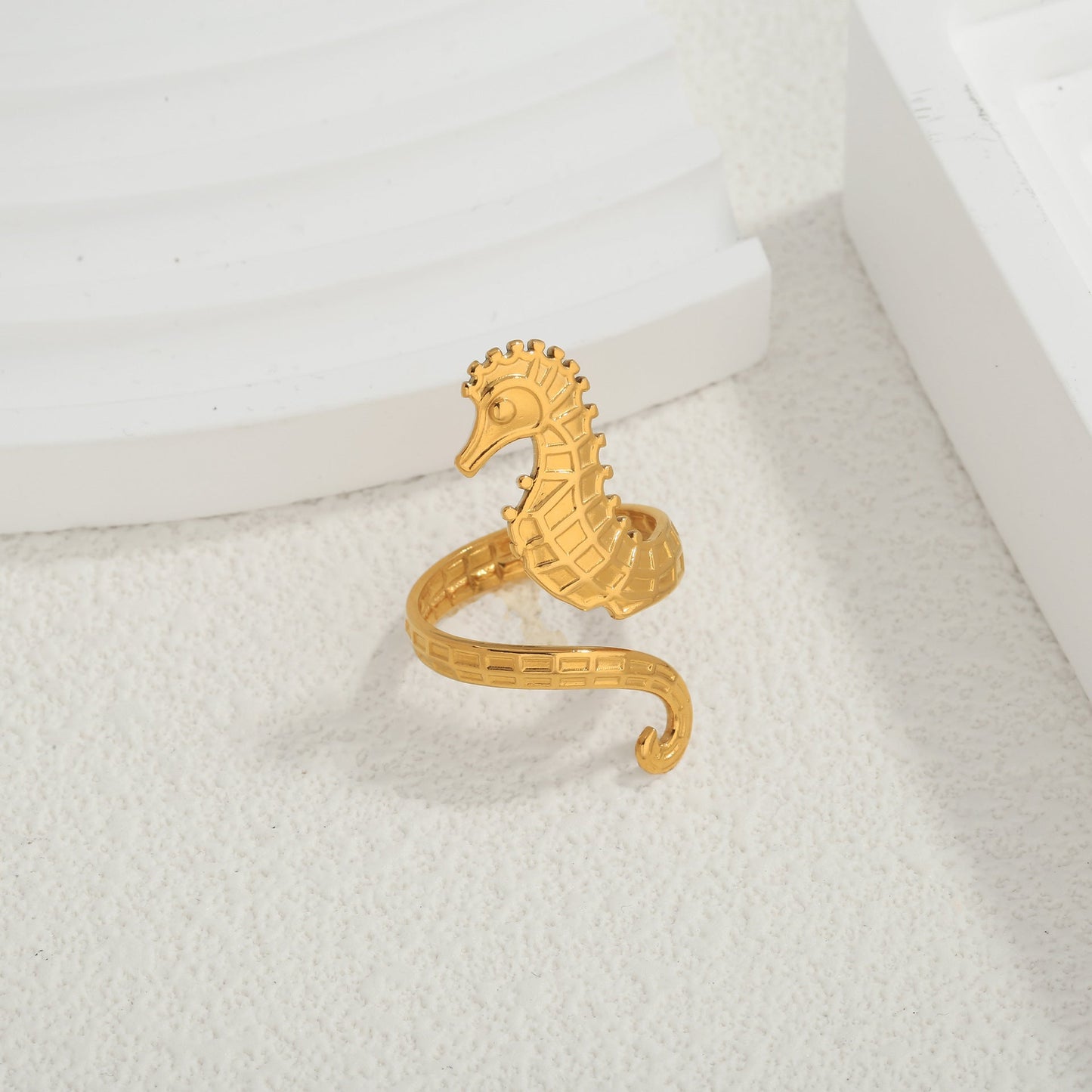 European and American InS-style jewelry rings and bracelets, 18K gold seahorse rings, simple, light luxury and high-end jewelry-3